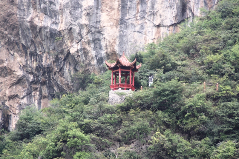 Tempel am Ufer des Yangtse